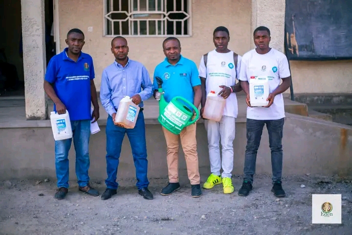 DISTRIBUTION DE PRODUITS DE NETTOYAGE À L'INSTITUT MAJENGO