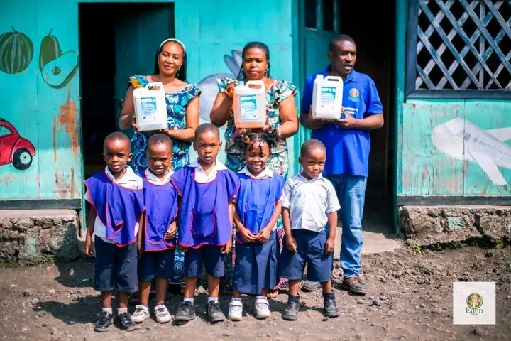 L'ÉCOLE MATERNELLE MABANGA REÇOIT DES PRODUITS DE NETTOYAGE