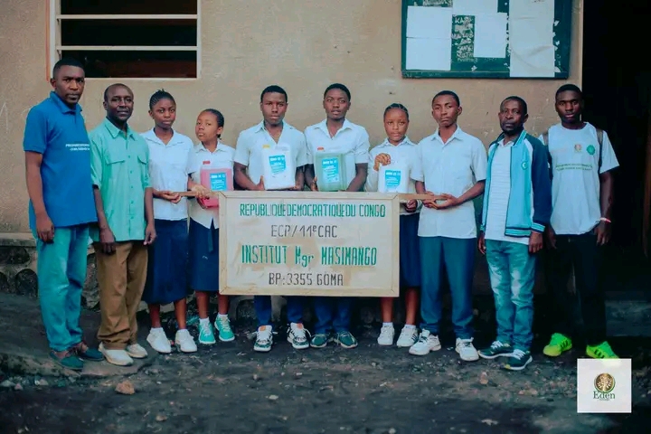 DISTRIBUTION DE PRODUITS DE NETTOYAGE À L'INSTITUT MGR MASIMANGO