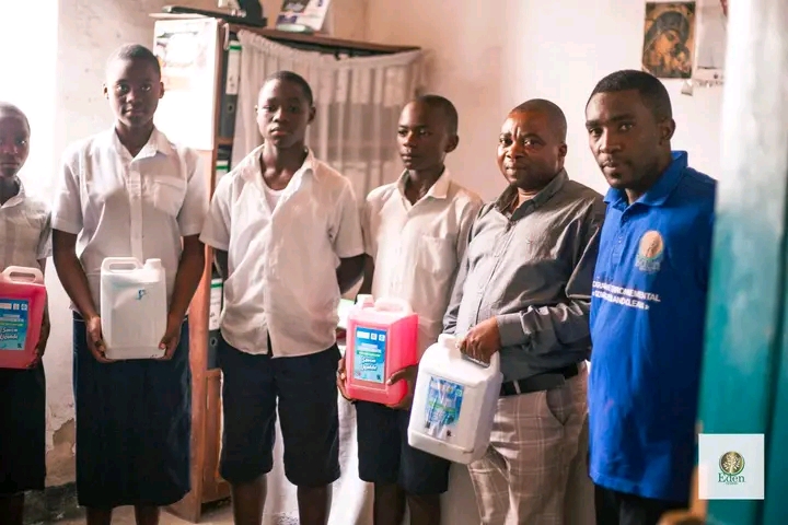 L'ECOLE PRIMAIRE KESHENI BENEFICIE S'ENGAGE DANS LA PROMOTION DE L'ASSAINISSEMENT