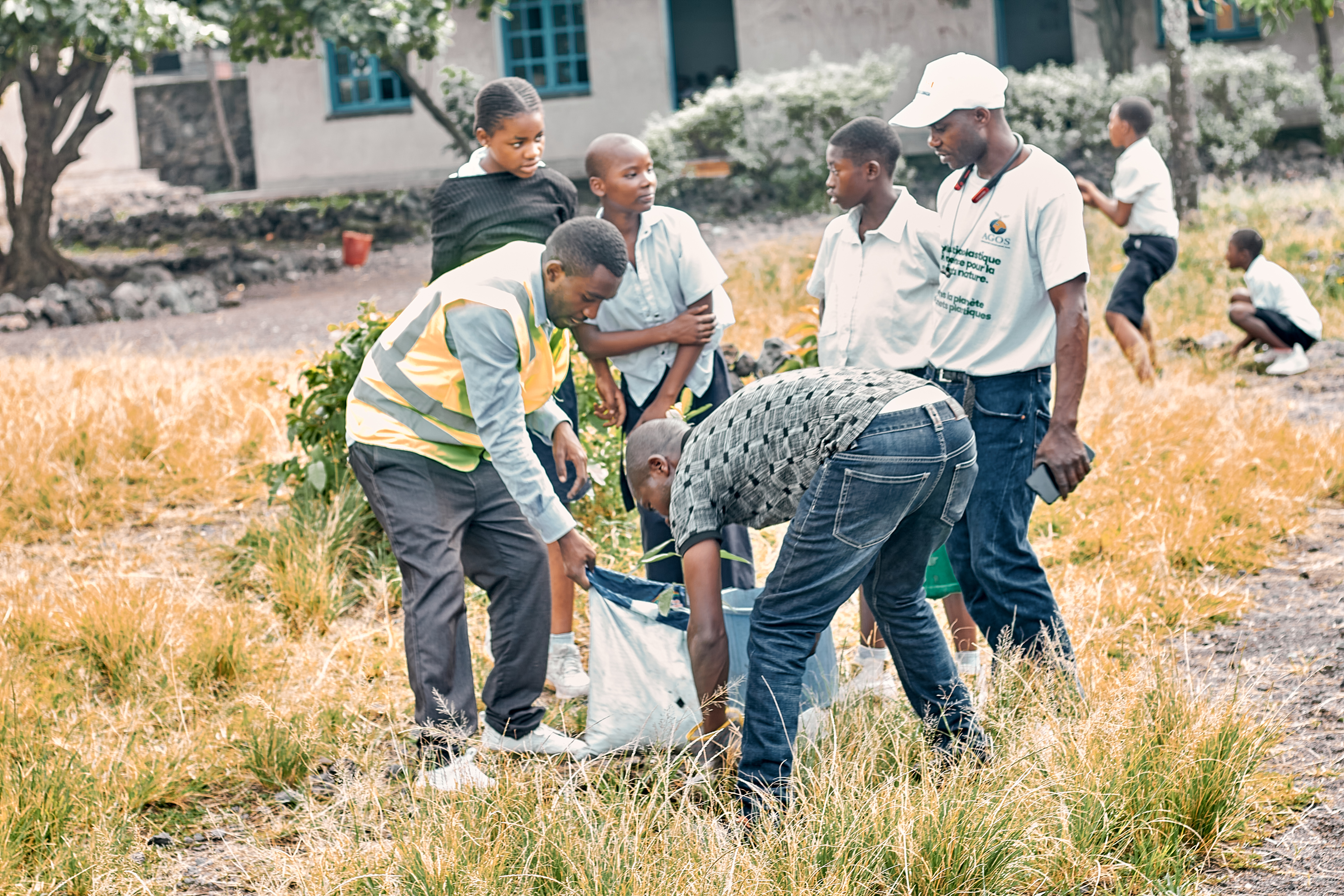 EDEN SERVICES RDCONGO EN COLLABORATION AVEC AGOS CANADA/RDC POURSUIVENT LE REBOISEMENT DANS 3 ECOLES ET 2 EGLISES BAPTISTES À GOMA