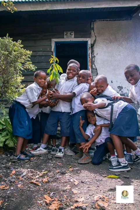 L'ECOLE PRIMAIRE MABANGA S'ENGAGE DANS LA PROMOTION DE L'ENVIRONNEMENT ET DE L'ÉDUCATION VERTE.